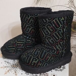 UGG Kids Classic Boots Size 6 Graphic Stitch | Cozy Furry Lined Winter Wear